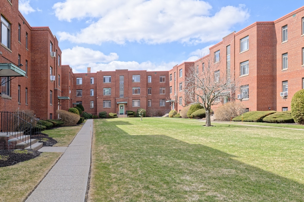 20 Ashland St # 3L