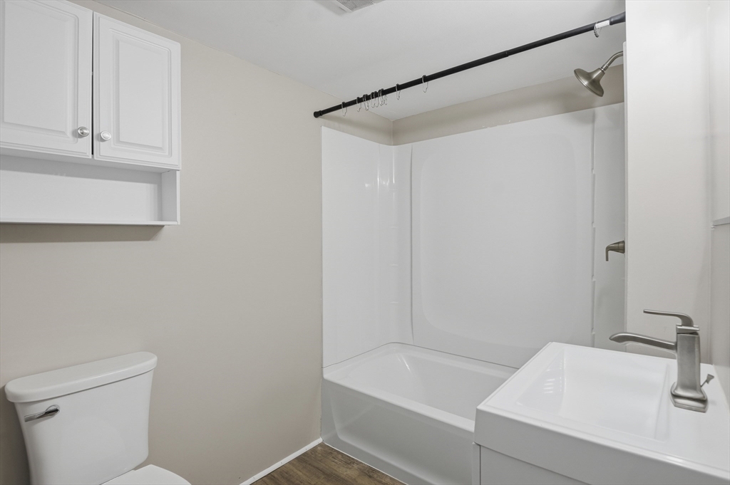 6 Oswald St # 1