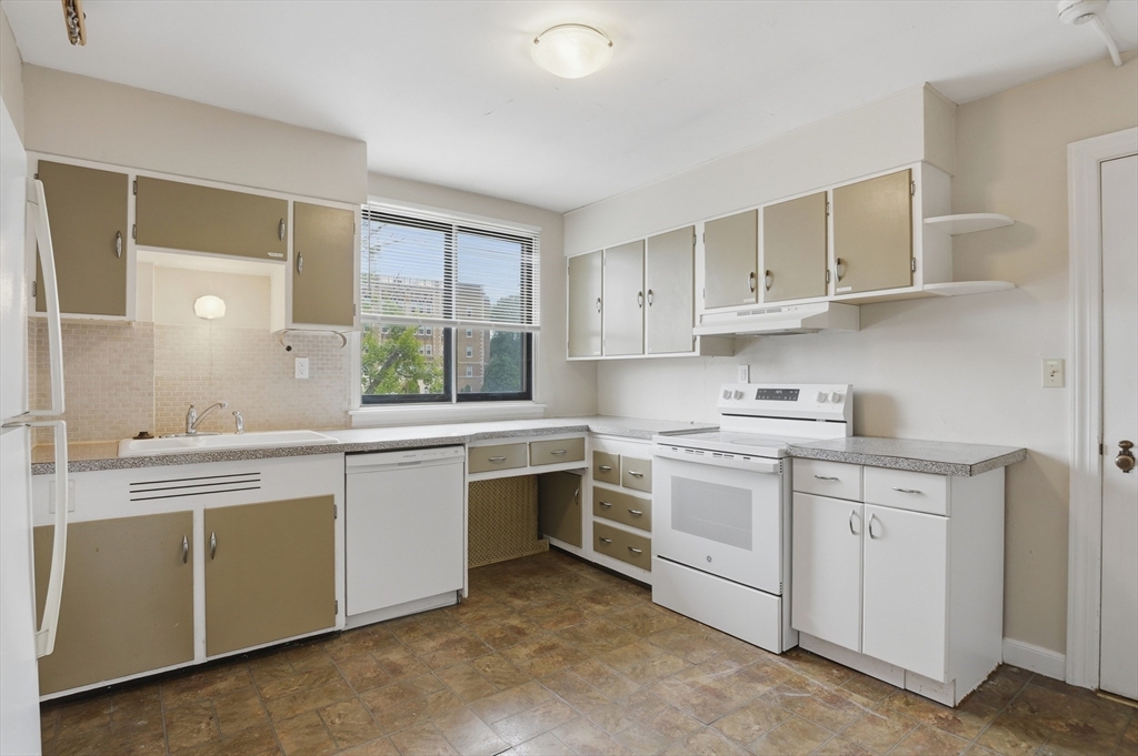 20 Ashland St # 3L