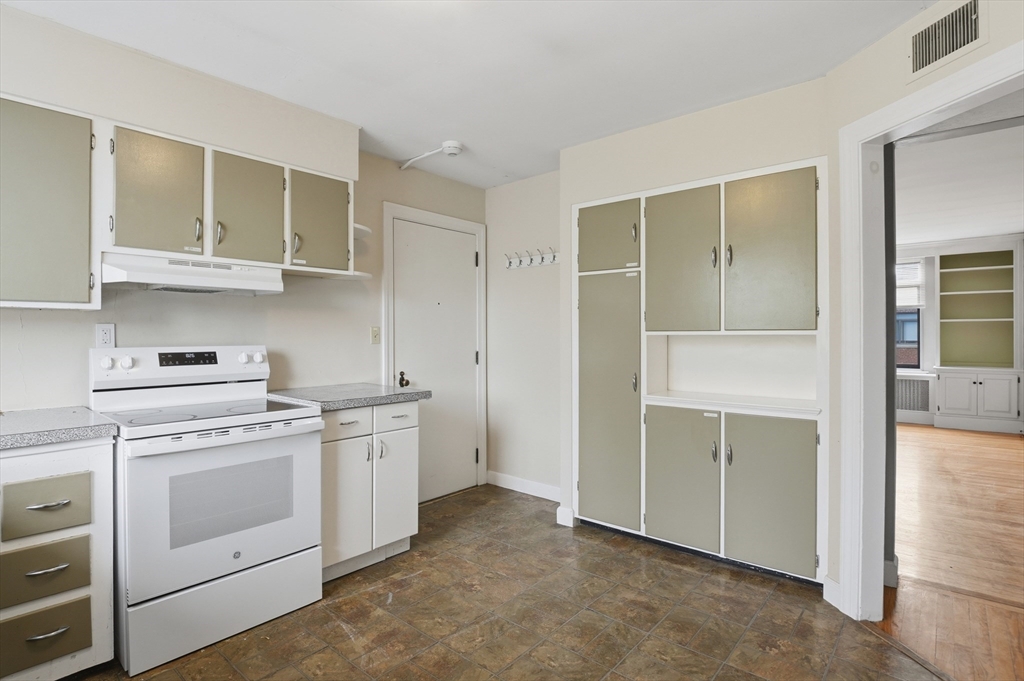 20 Ashland St # 3L