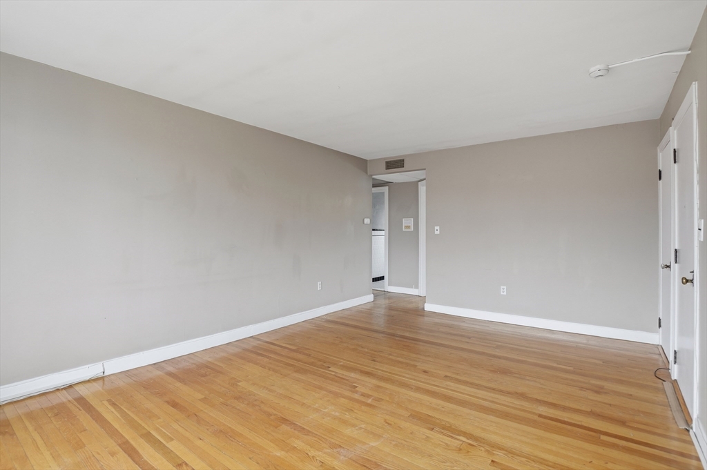 20 Ashland St # 3L
