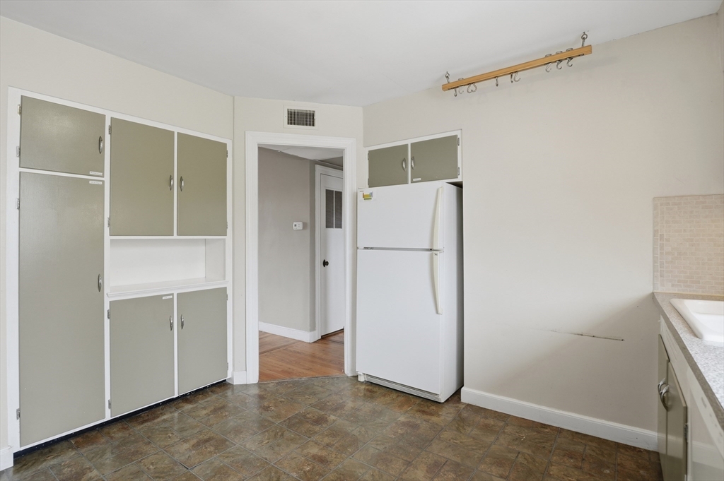 20 Ashland St # 3L