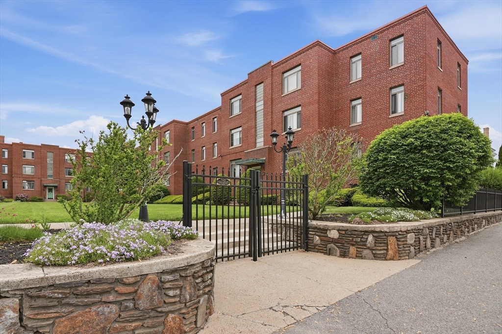 20 Ashland St # 3L