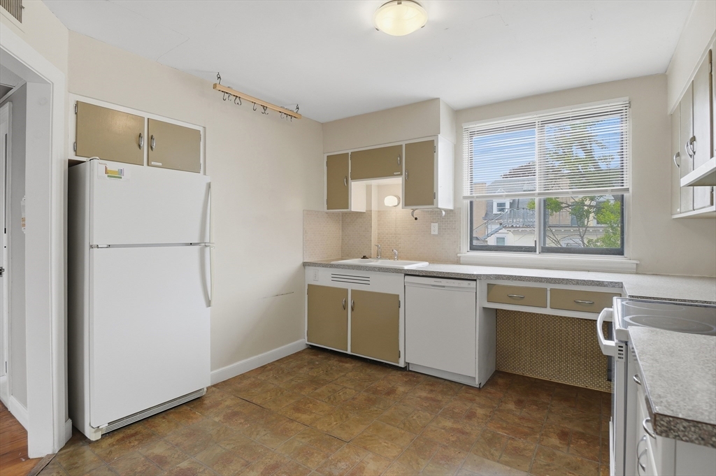 20 Ashland St # 3L