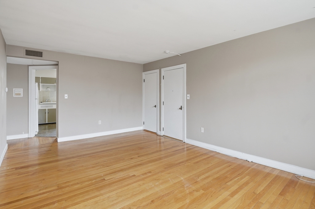 20 Ashland St # 3L