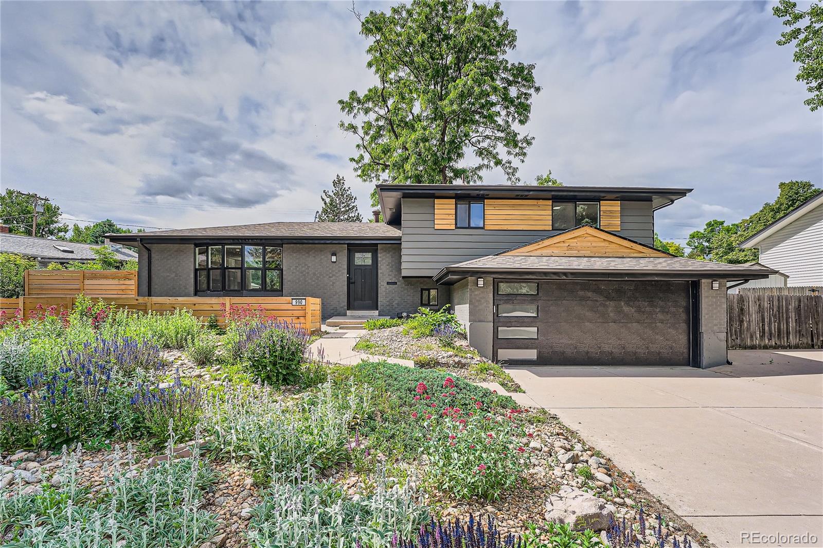 990 E Dogwood Avenue