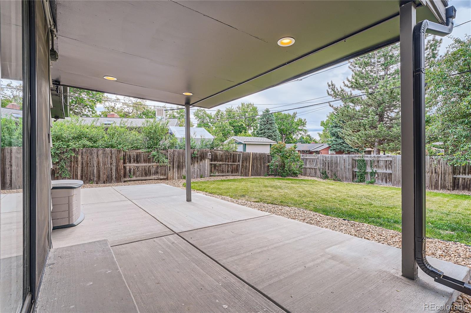 990 E Dogwood Avenue