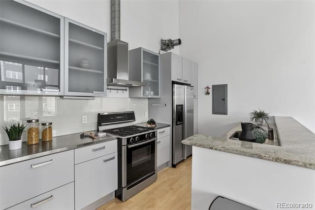 3100 Huron Street Unit: 4N