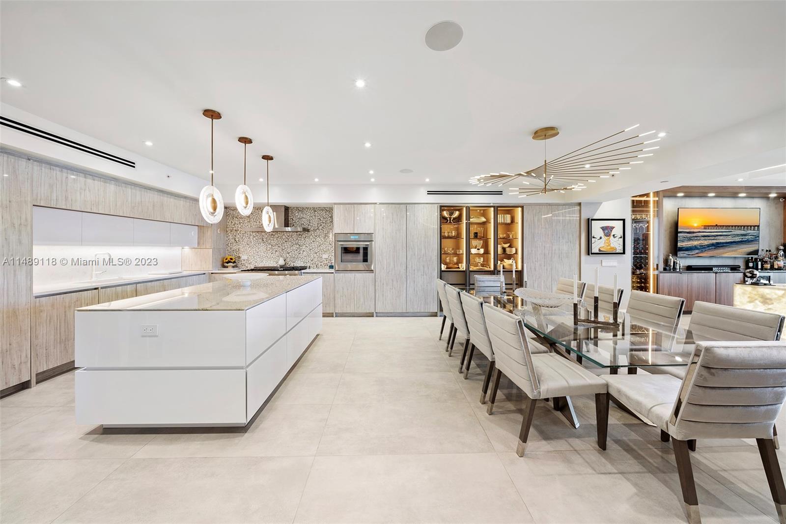 6000 Island Blvd Unit: 807