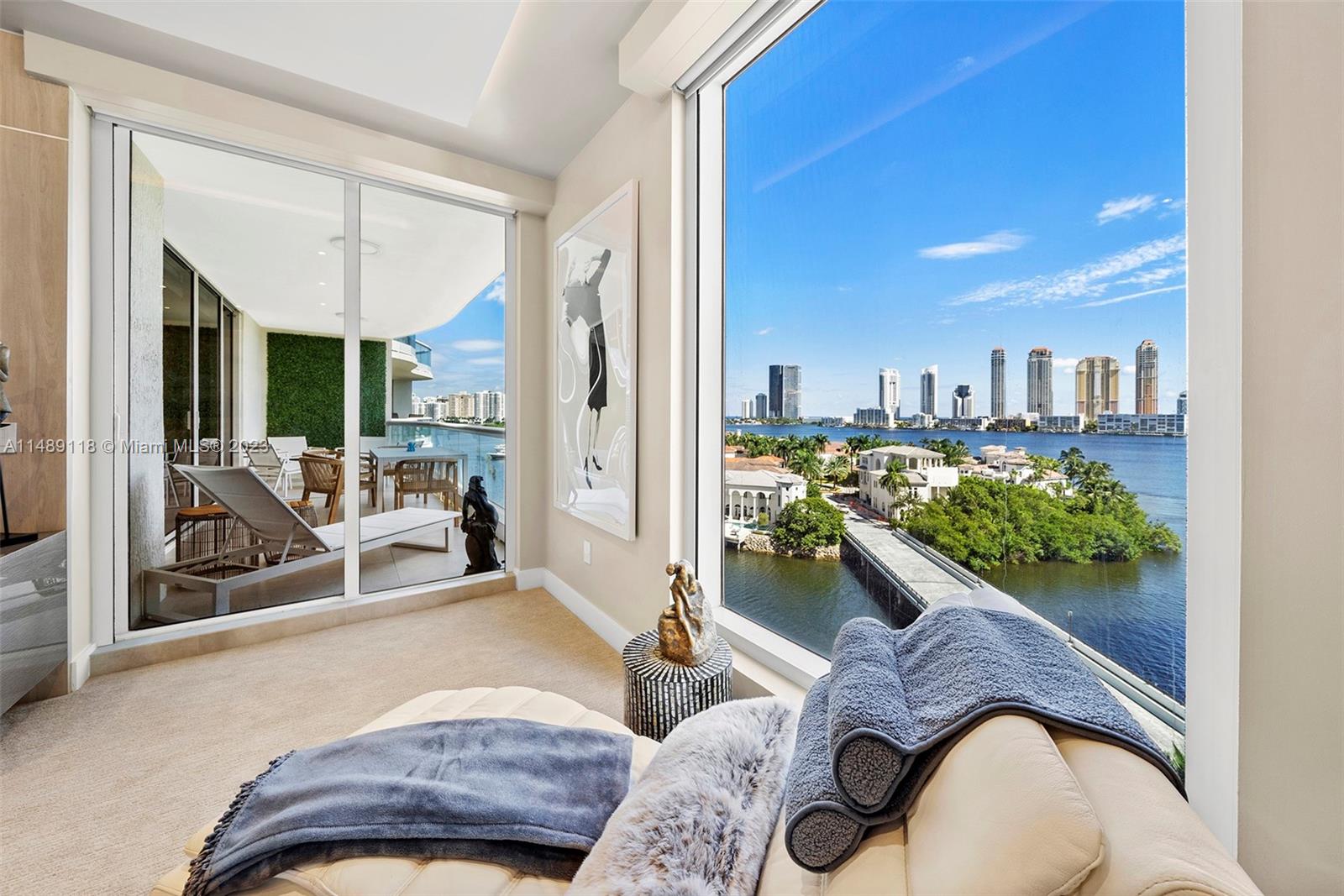 6000 Island Blvd Unit: 807