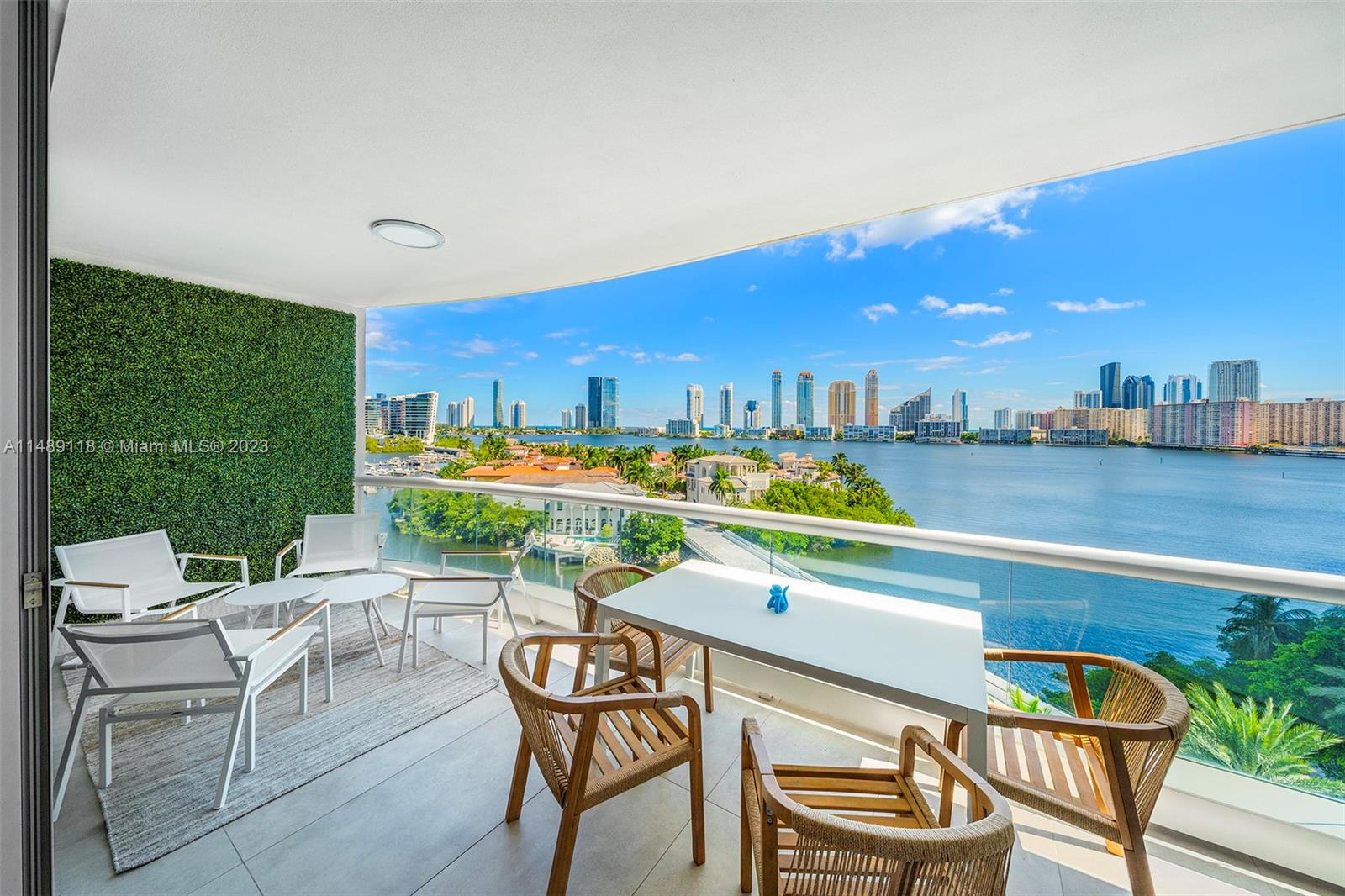 6000 Island Blvd Unit: 807