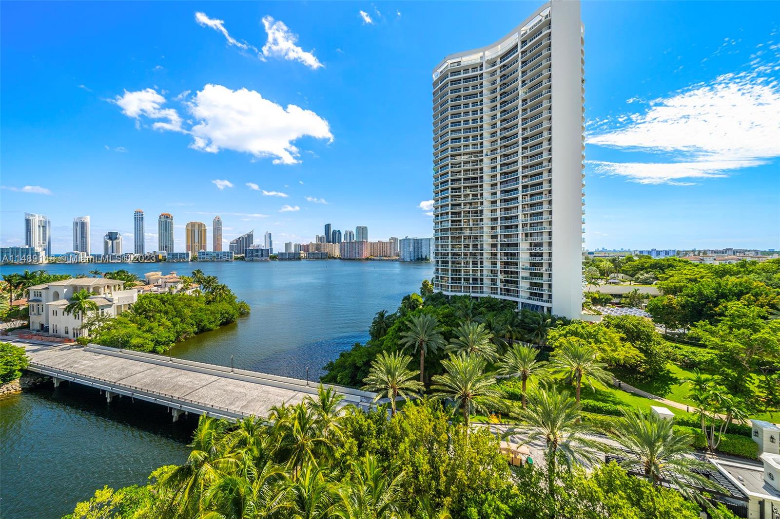 6000 Island Blvd Unit: 807