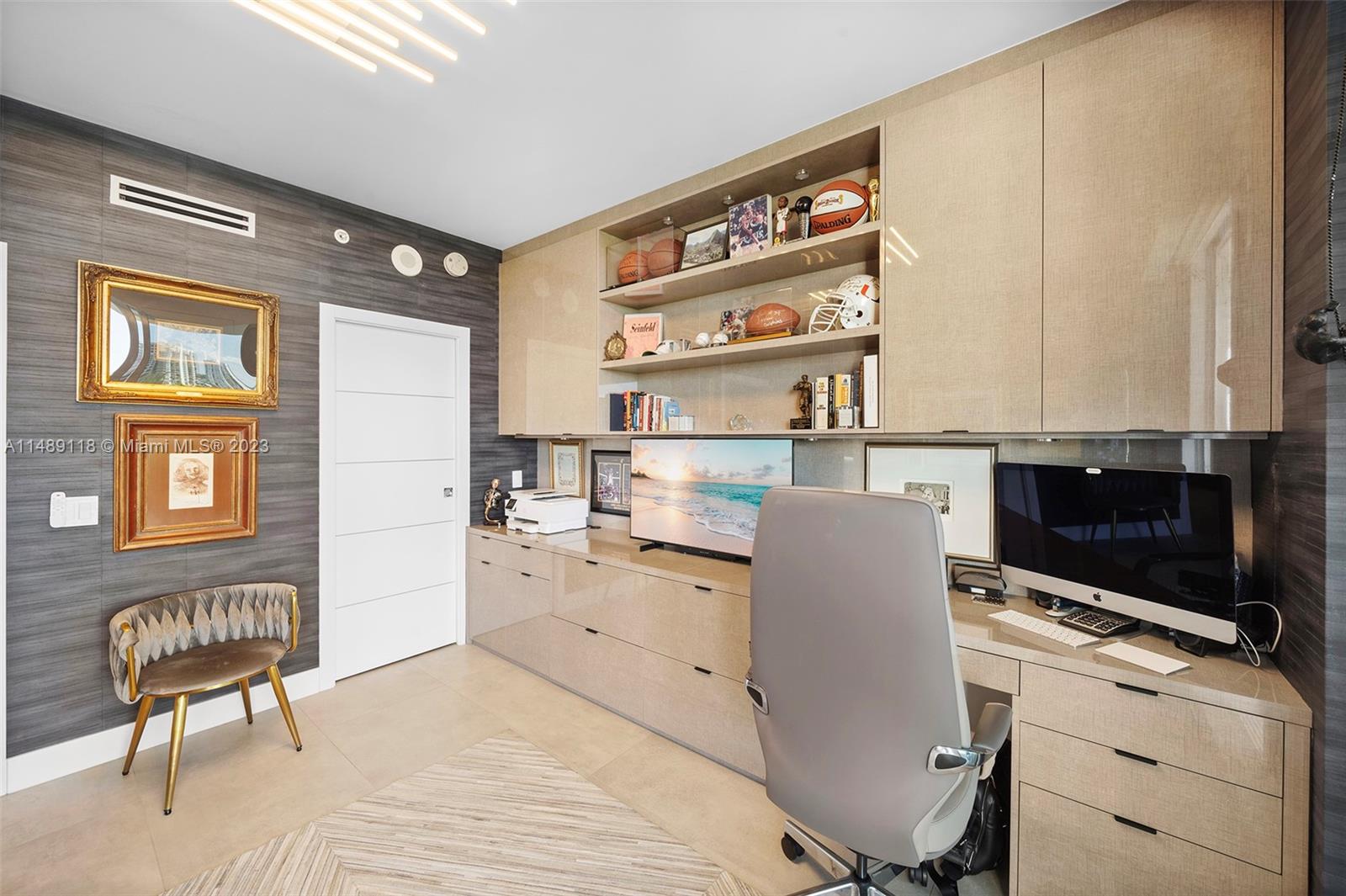 6000 Island Blvd Unit: 807