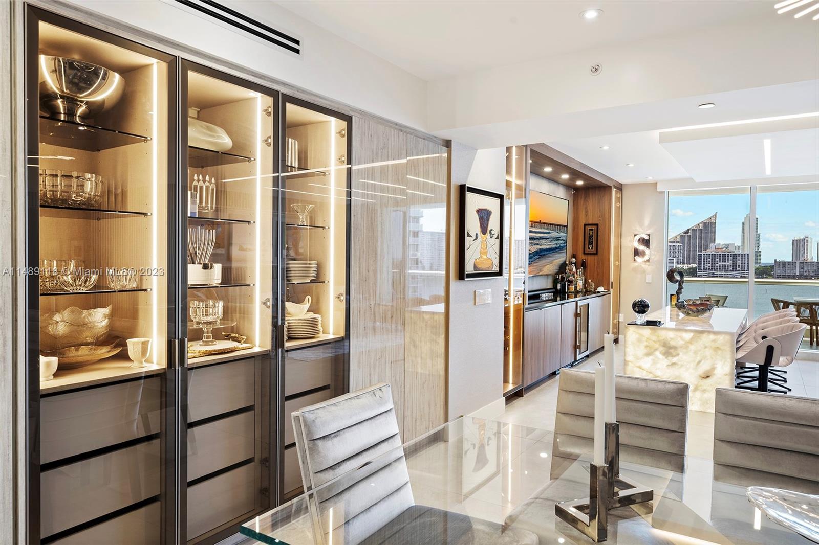 6000 Island Blvd Unit: 807