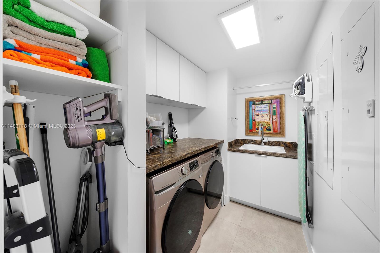 6000 Island Blvd Unit: 807