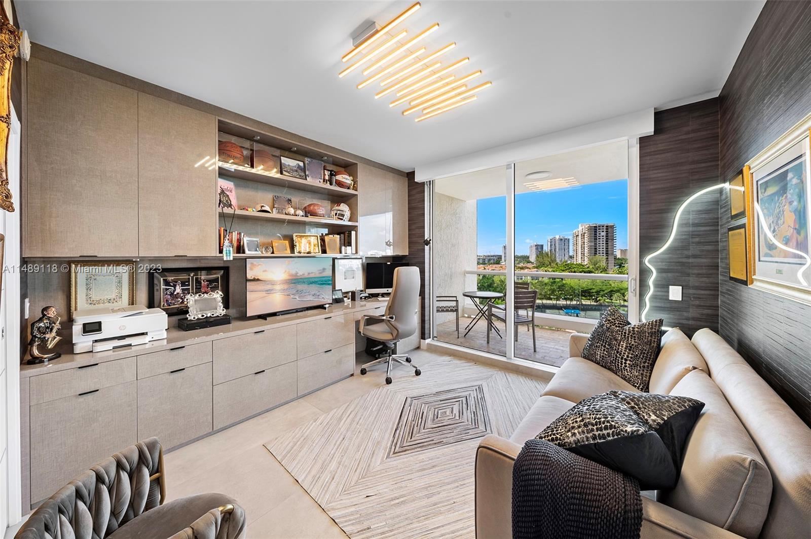 6000 Island Blvd Unit: 807