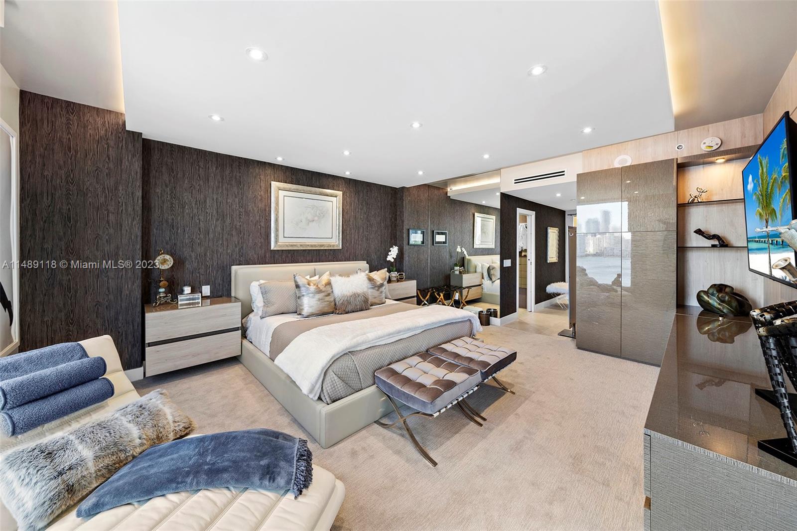6000 Island Blvd Unit: 807