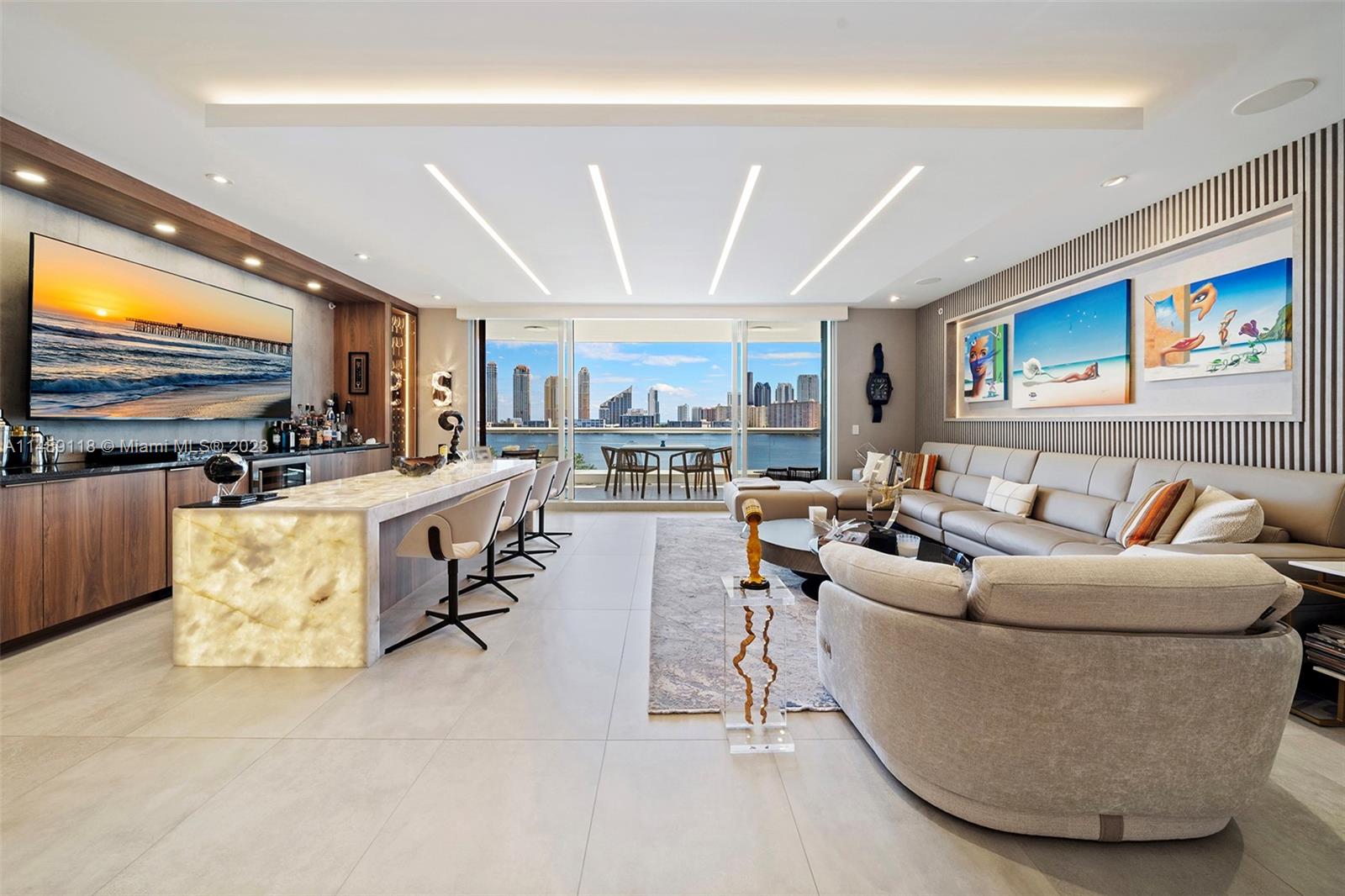 6000 Island Blvd Unit: 807