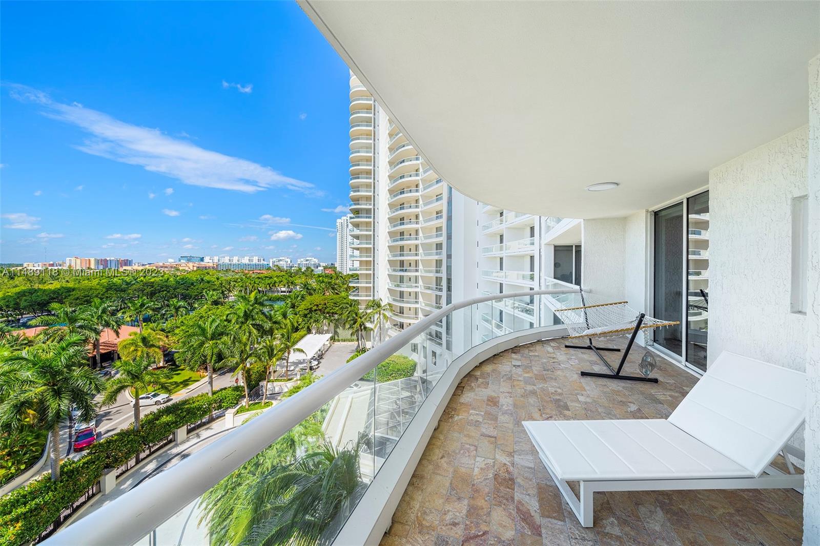 6000 Island Blvd Unit: 807