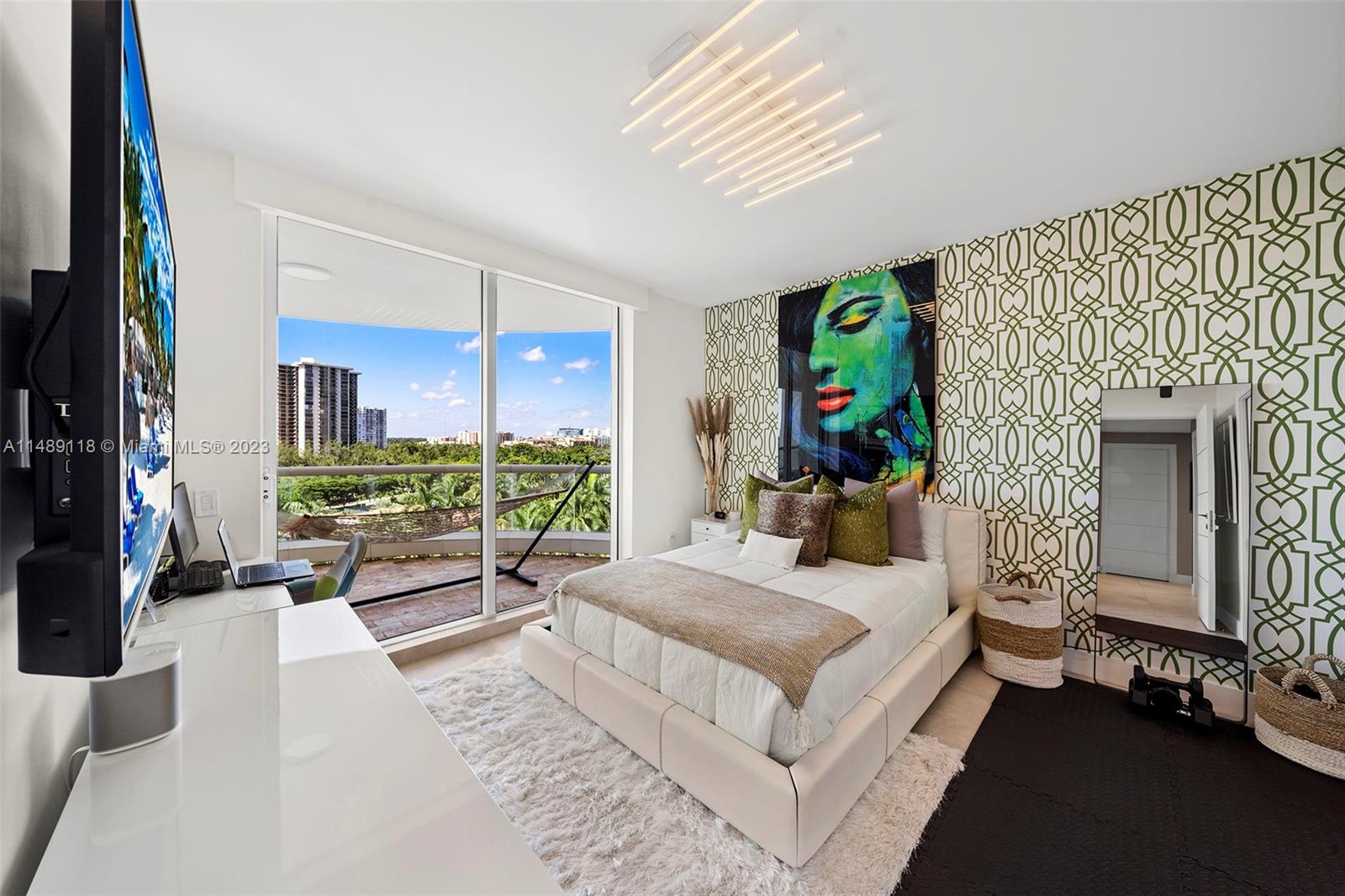 6000 Island Blvd Unit: 807