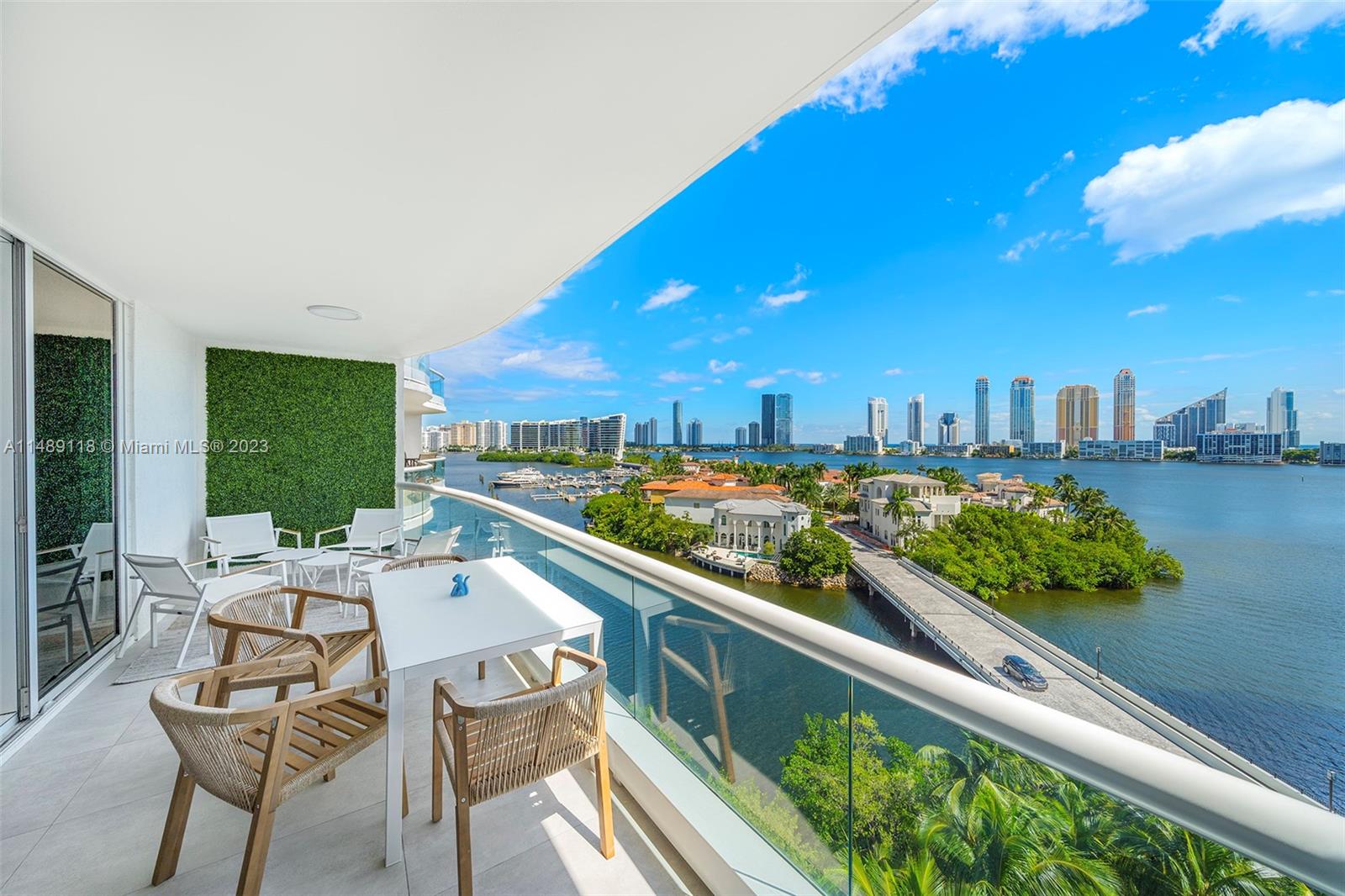 6000 Island Blvd Unit: 807