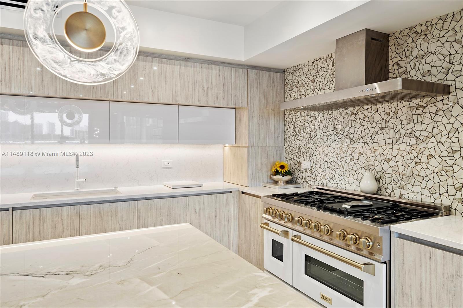 6000 Island Blvd Unit: 807