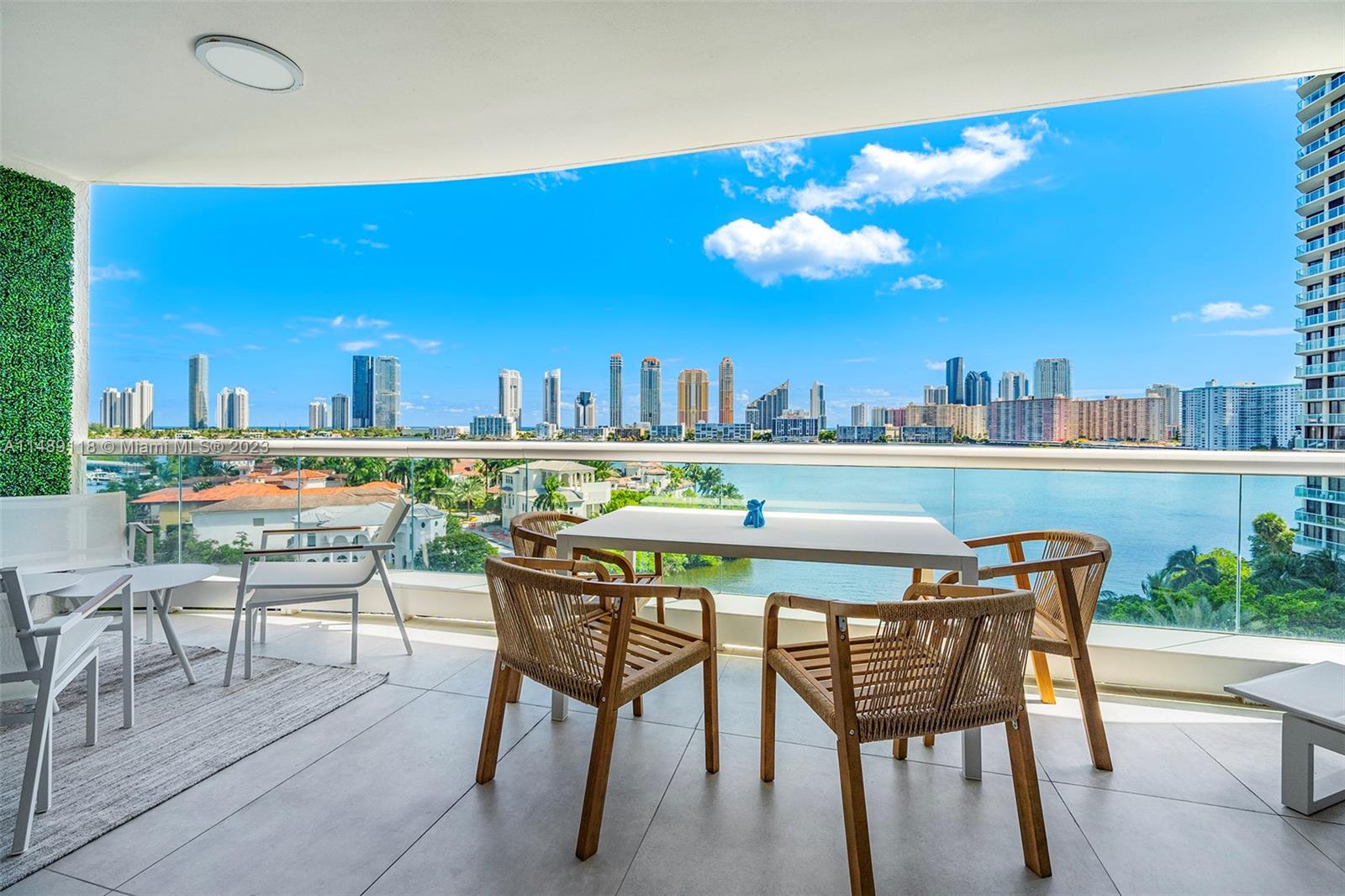 6000 Island Blvd Unit: 807