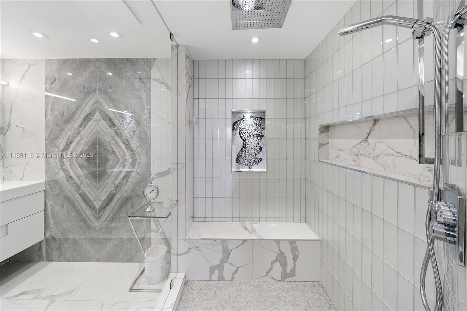 6000 Island Blvd Unit: 807