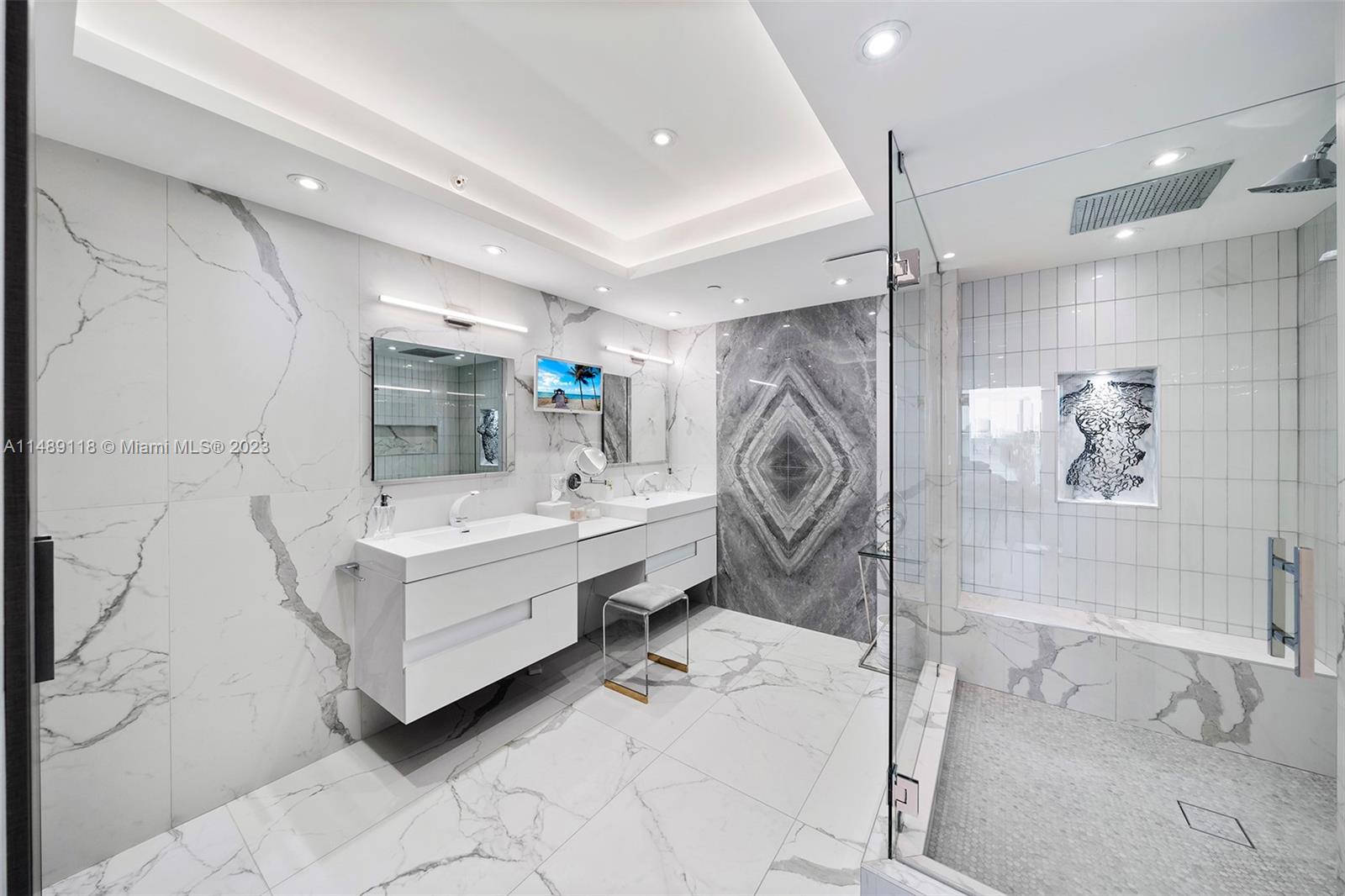 6000 Island Blvd Unit: 807