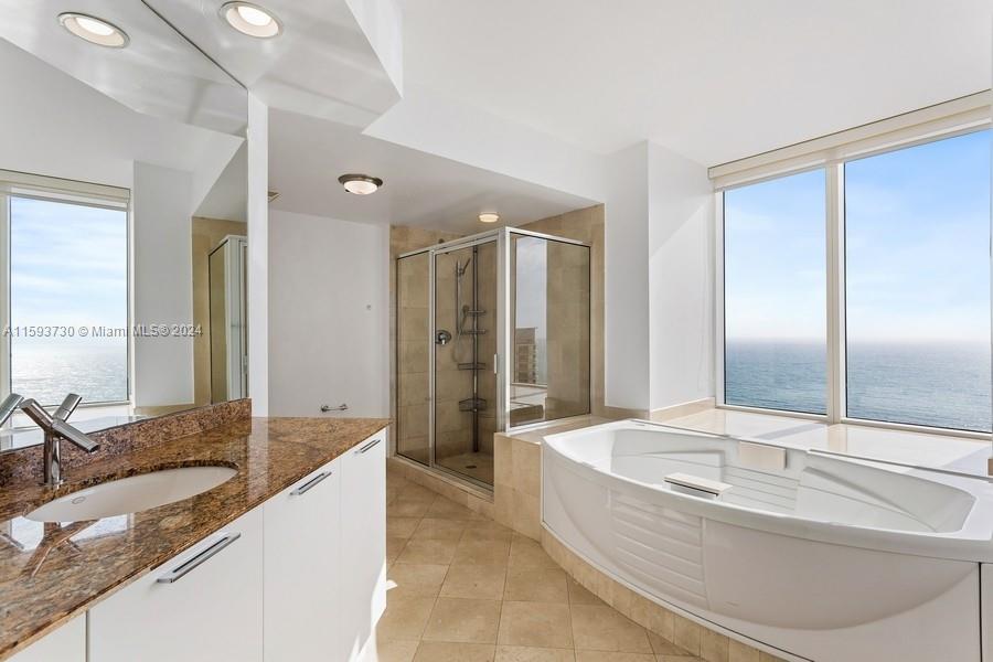 18911 Collins Ave # 2805