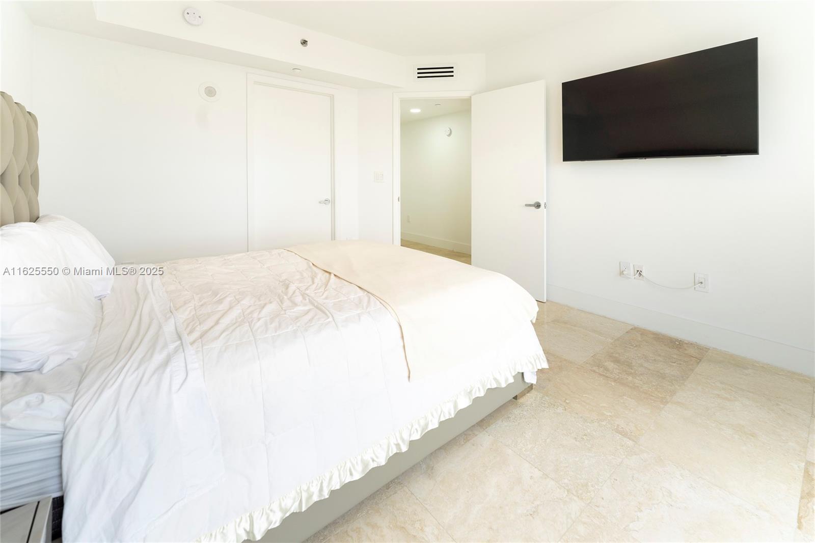 19111 Collins Ave # 3608