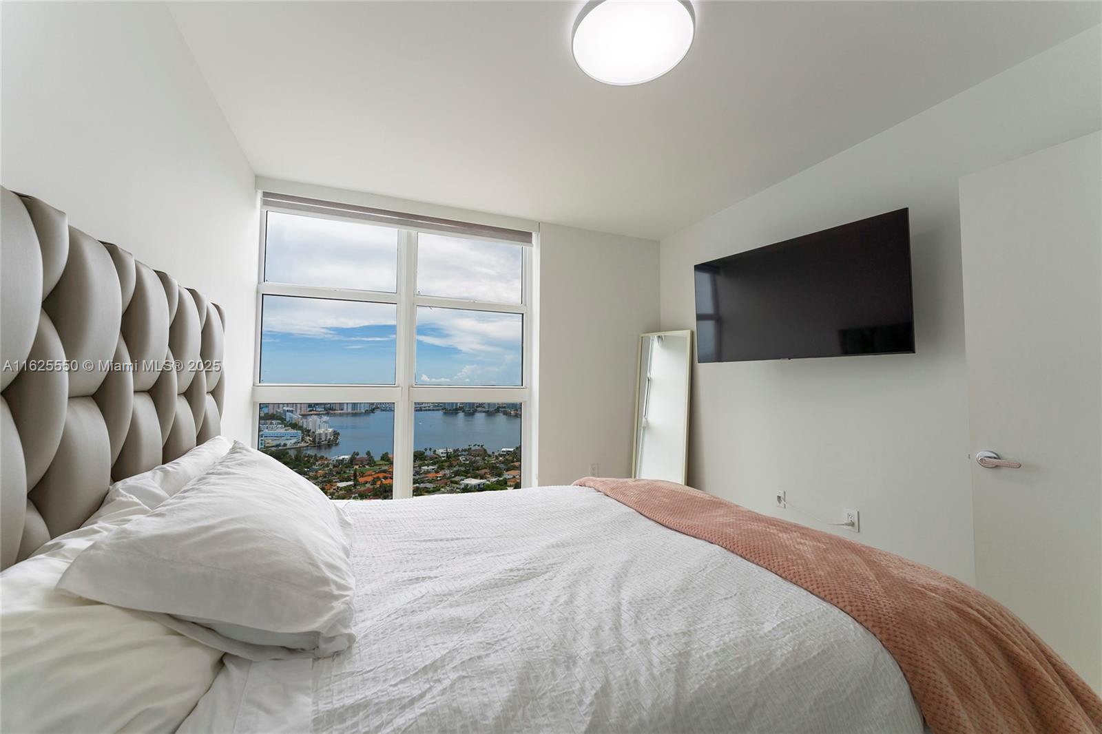 19111 Collins Ave # 3608