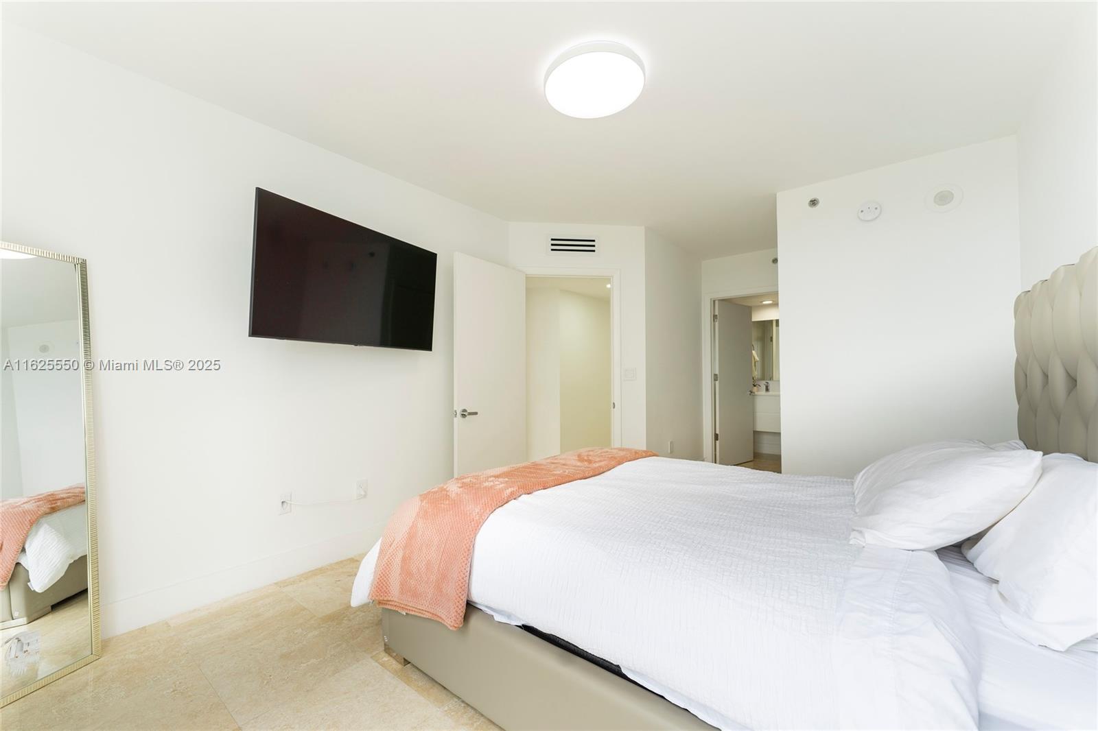 19111 Collins Ave # 3608