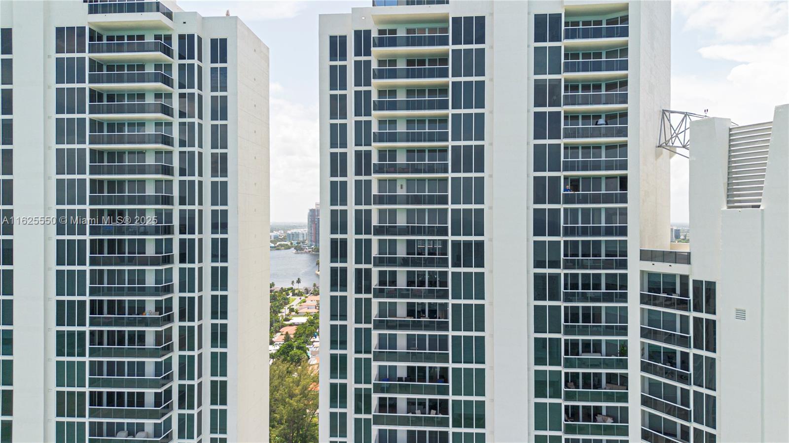 19111 Collins Ave # 3608