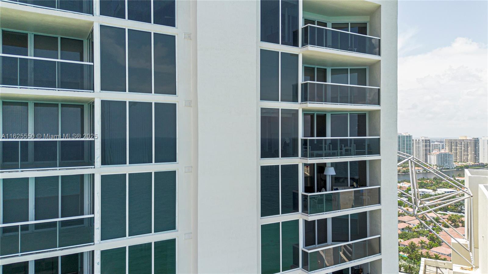 19111 Collins Ave # 3608