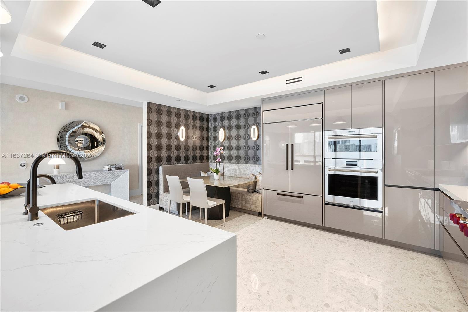 6000 Island Blvd # 707