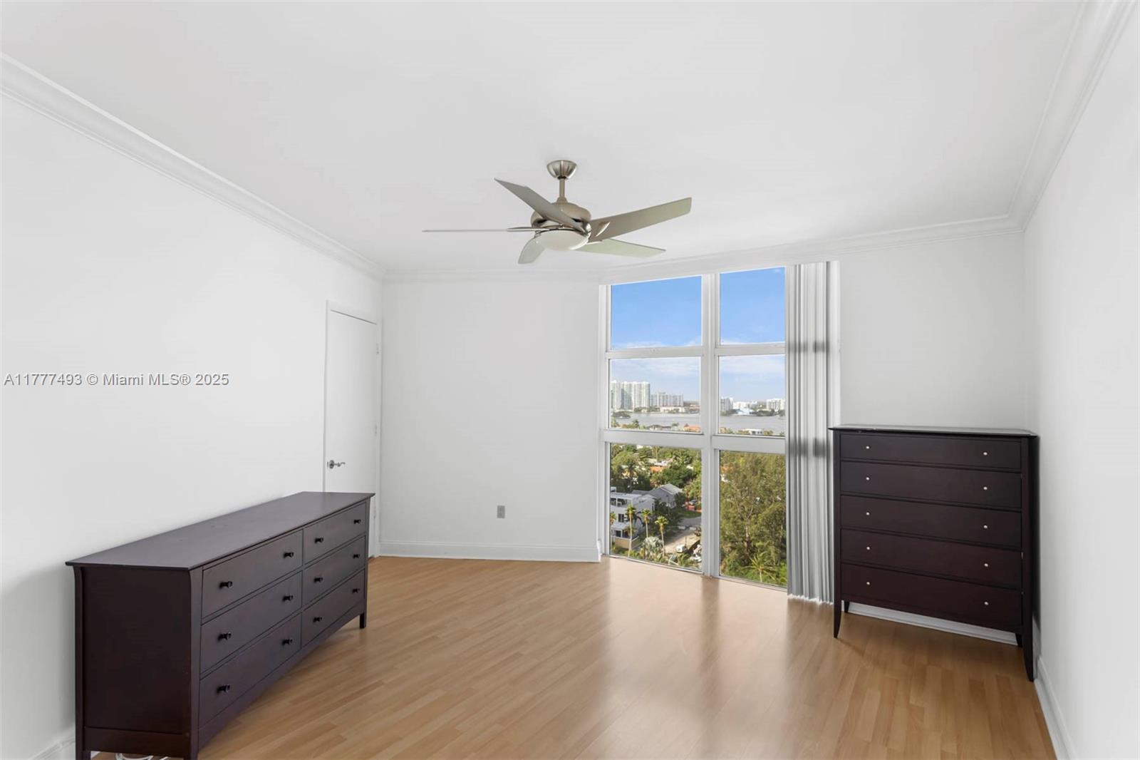 19111 Collins Ave # 1206