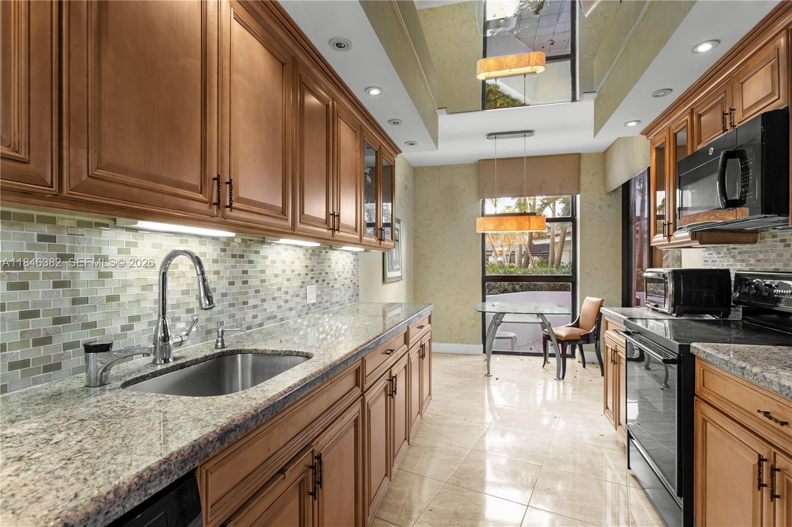 20281 E Country Club Dr # 207