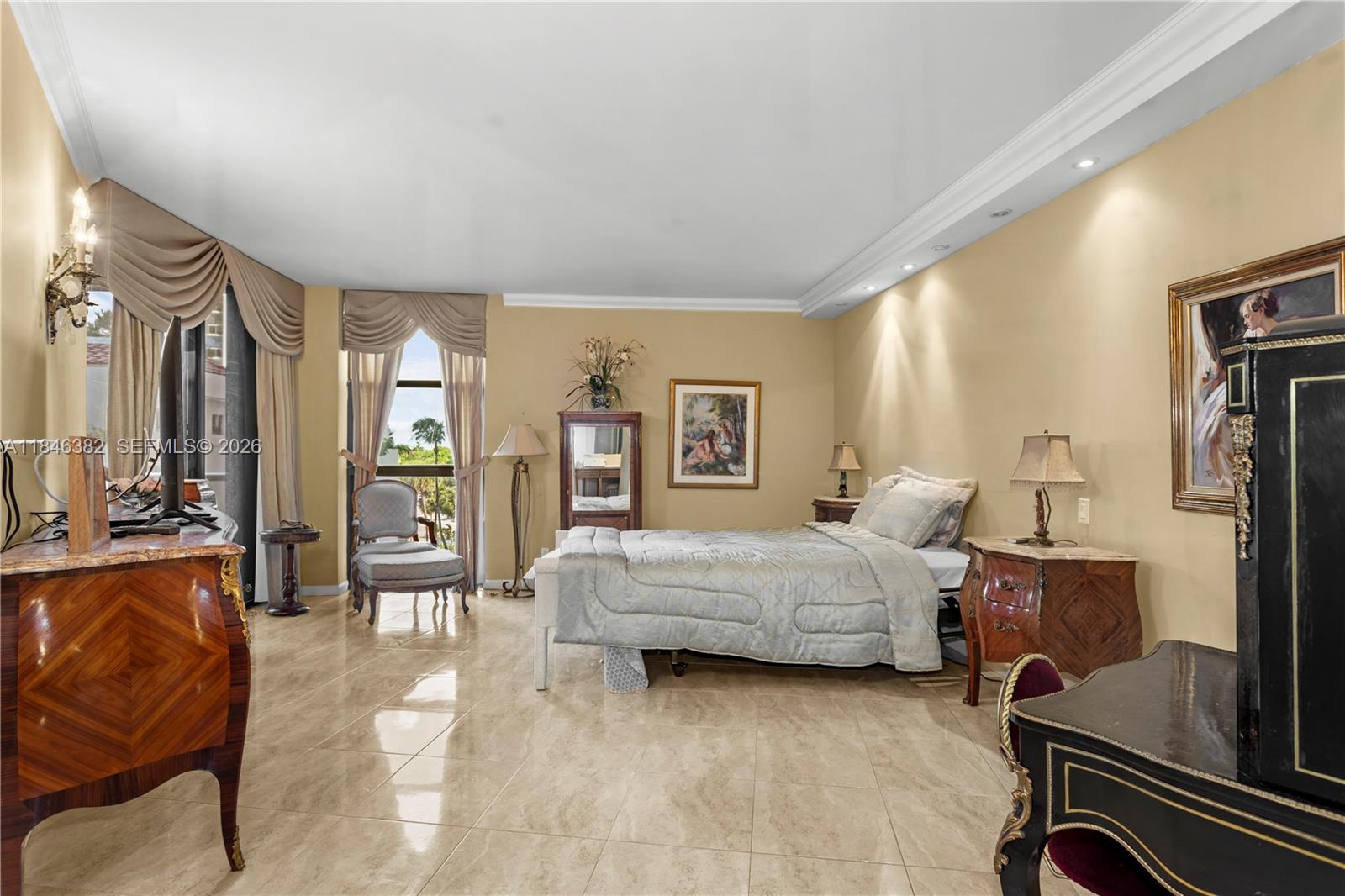 20281 E Country Club Dr # 207