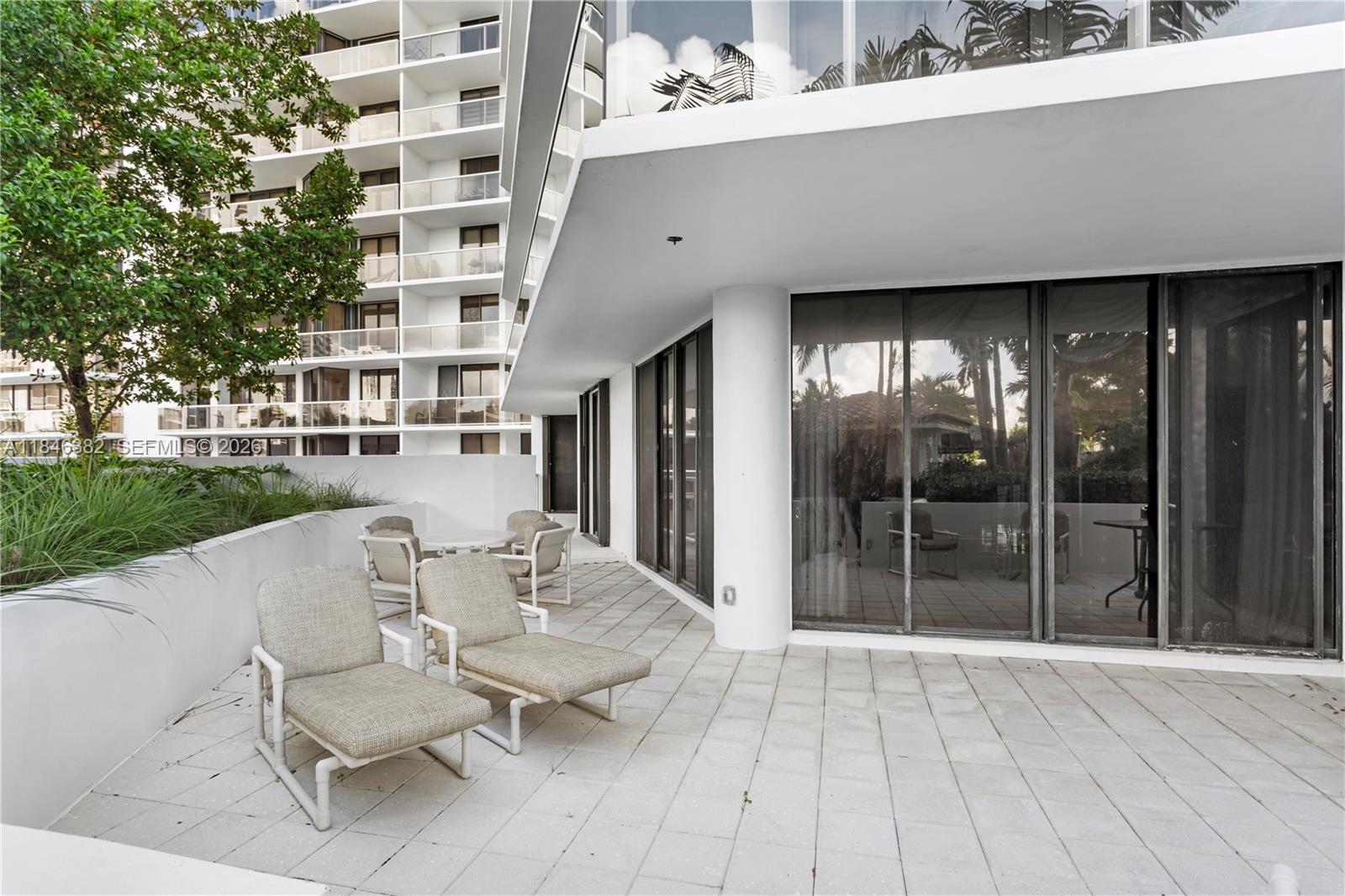 20281 E Country Club Dr # 207