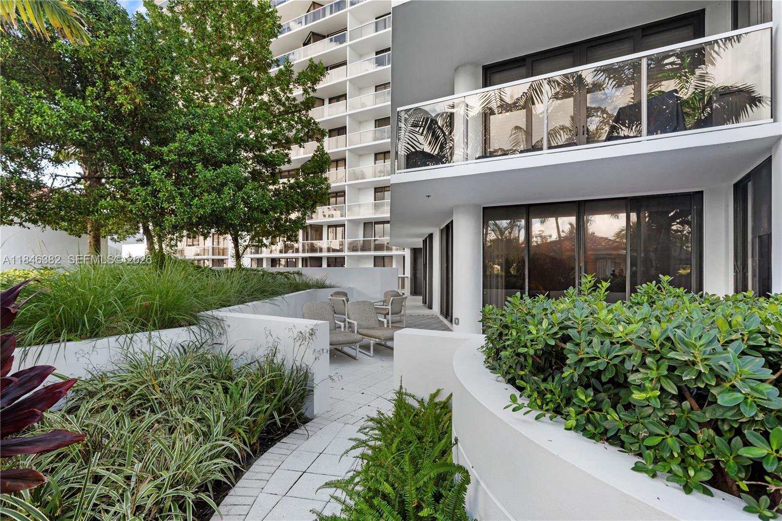 20281 E Country Club Dr # 207