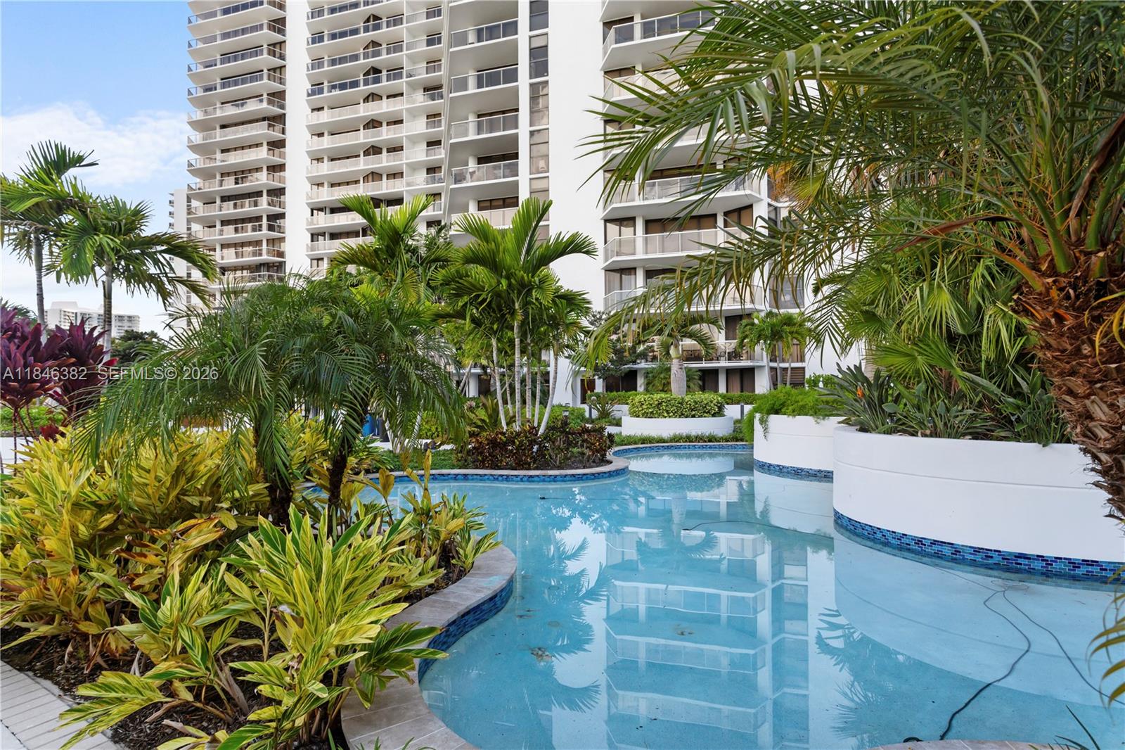 20281 E Country Club Dr # 207
