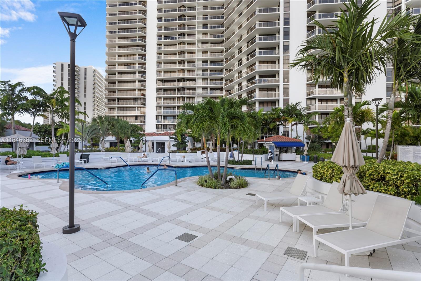 20281 E Country Club Dr # 207