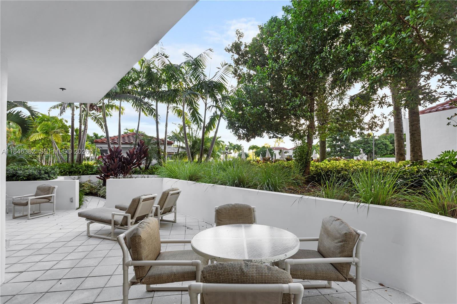 20281 E Country Club Dr # 207