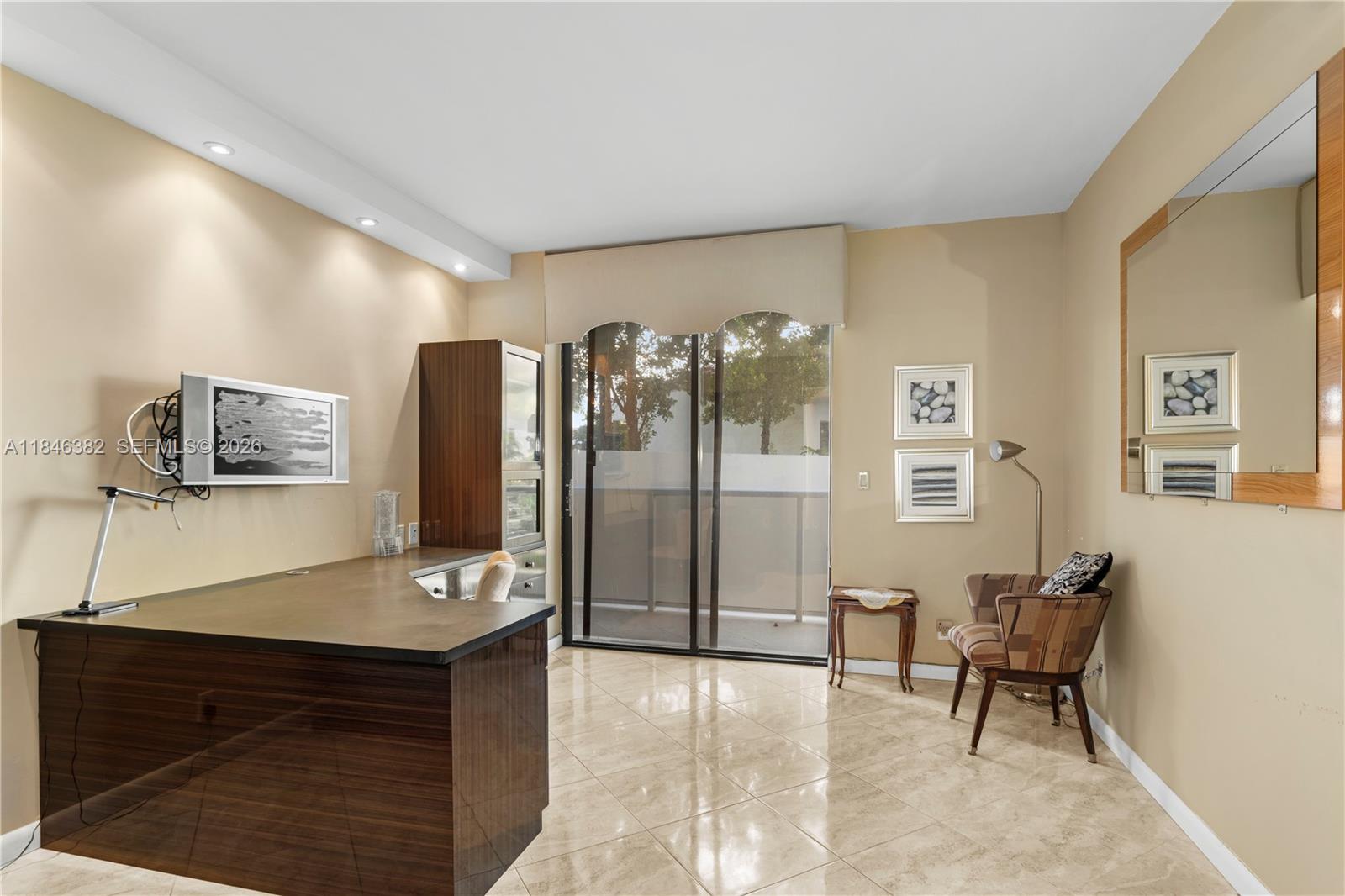 20281 E Country Club Dr # 207