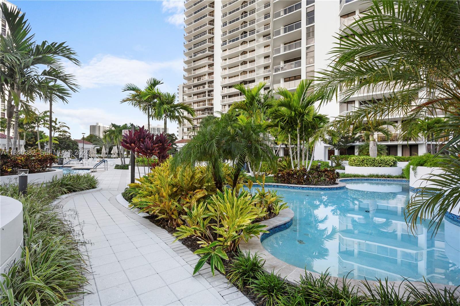 20281 E Country Club Dr # 207