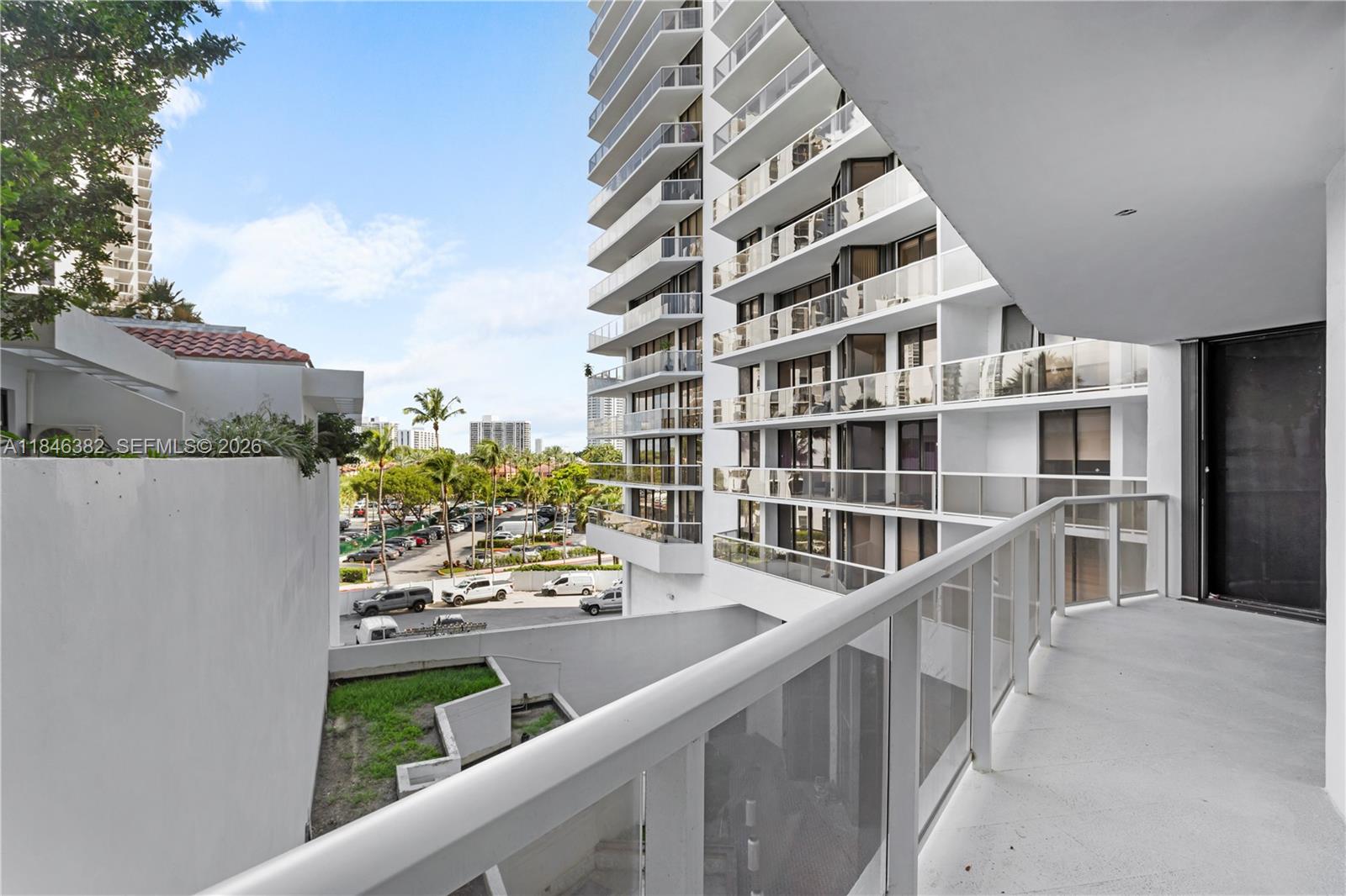 20281 E Country Club Dr # 207