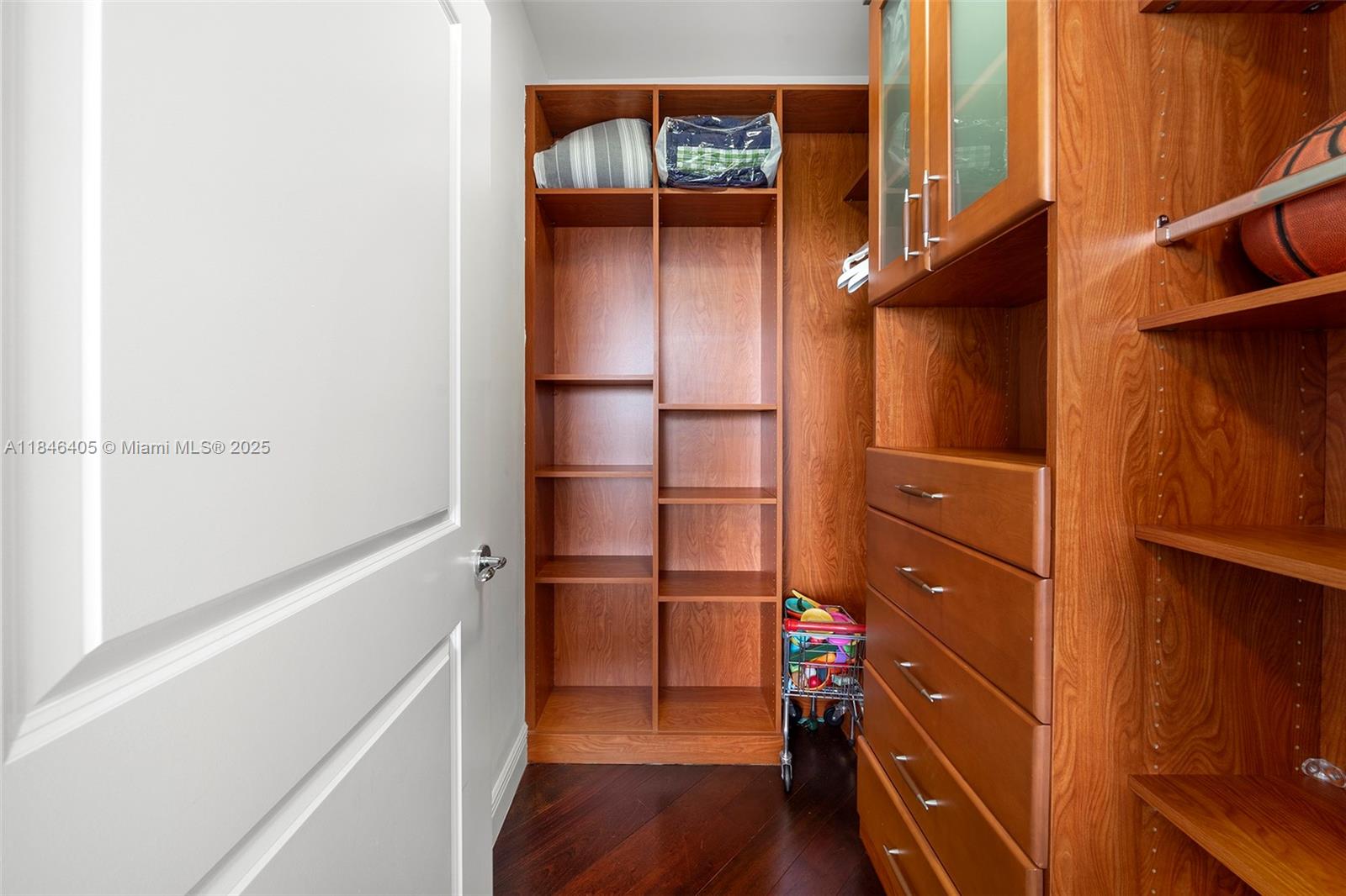 6000 Island Blvd # 1007