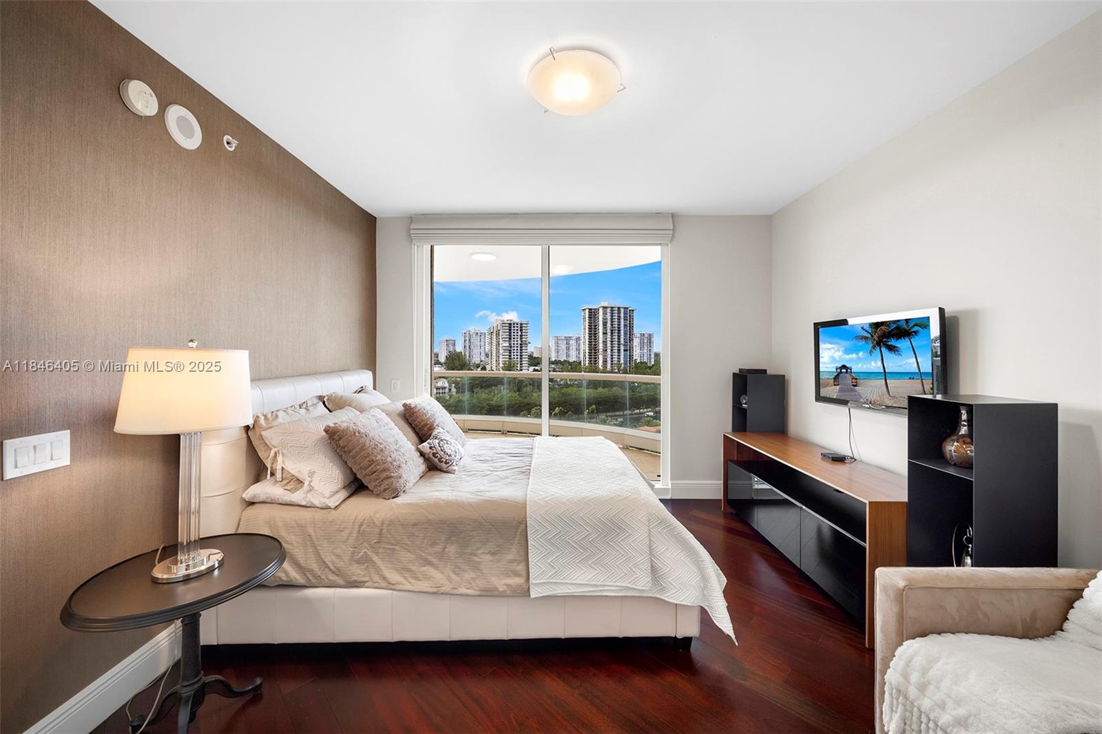 6000 Island Blvd # 1007