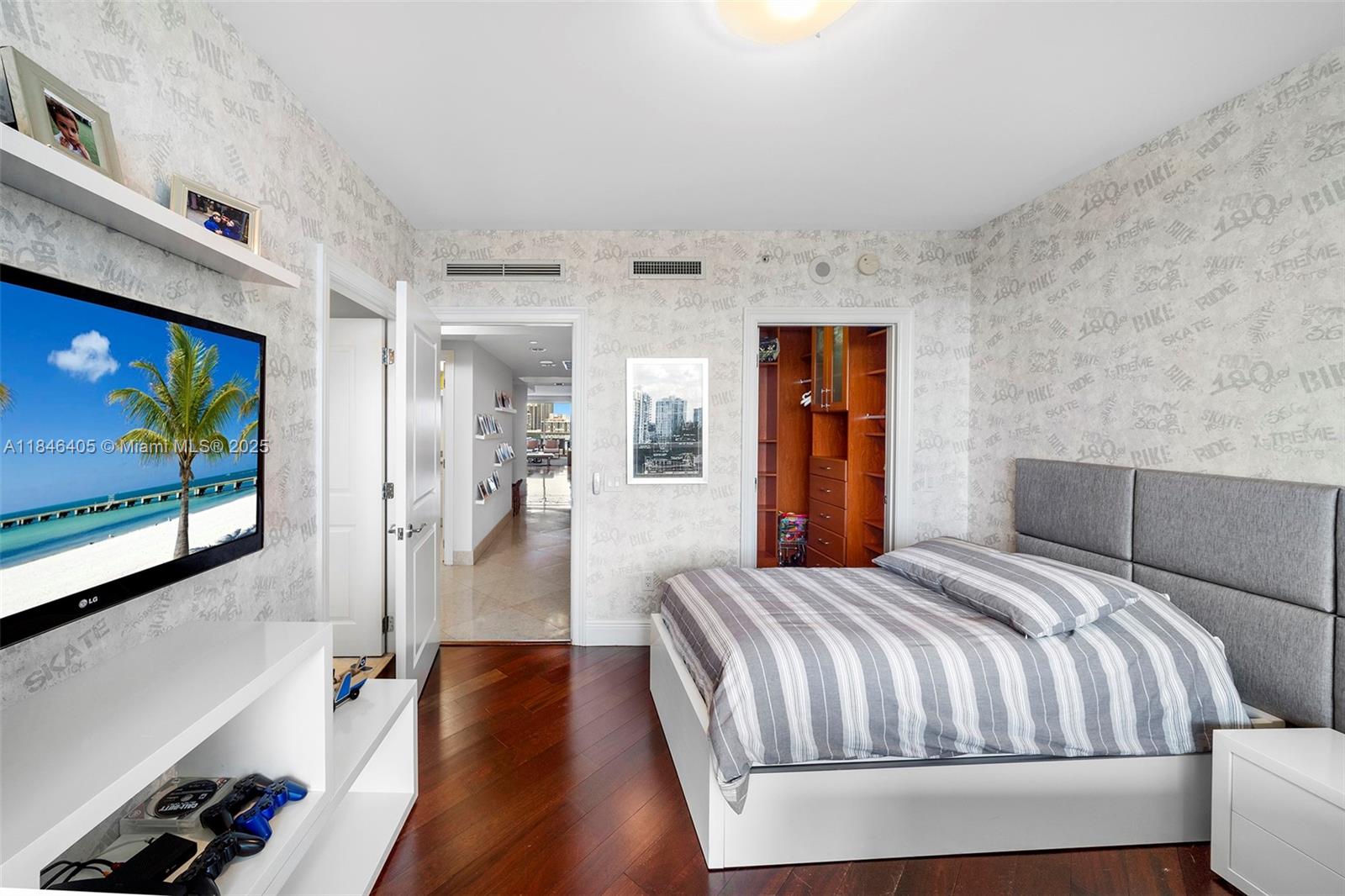 6000 Island Blvd # 1007